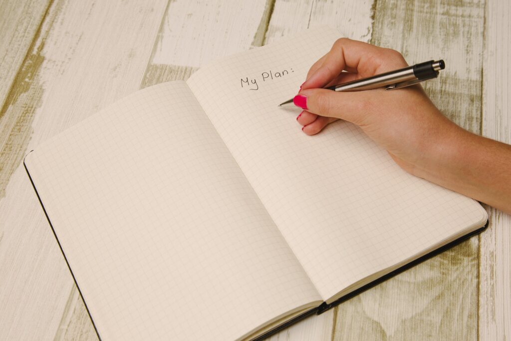 keeping a journal helps to stay focused on the weight loss goal.